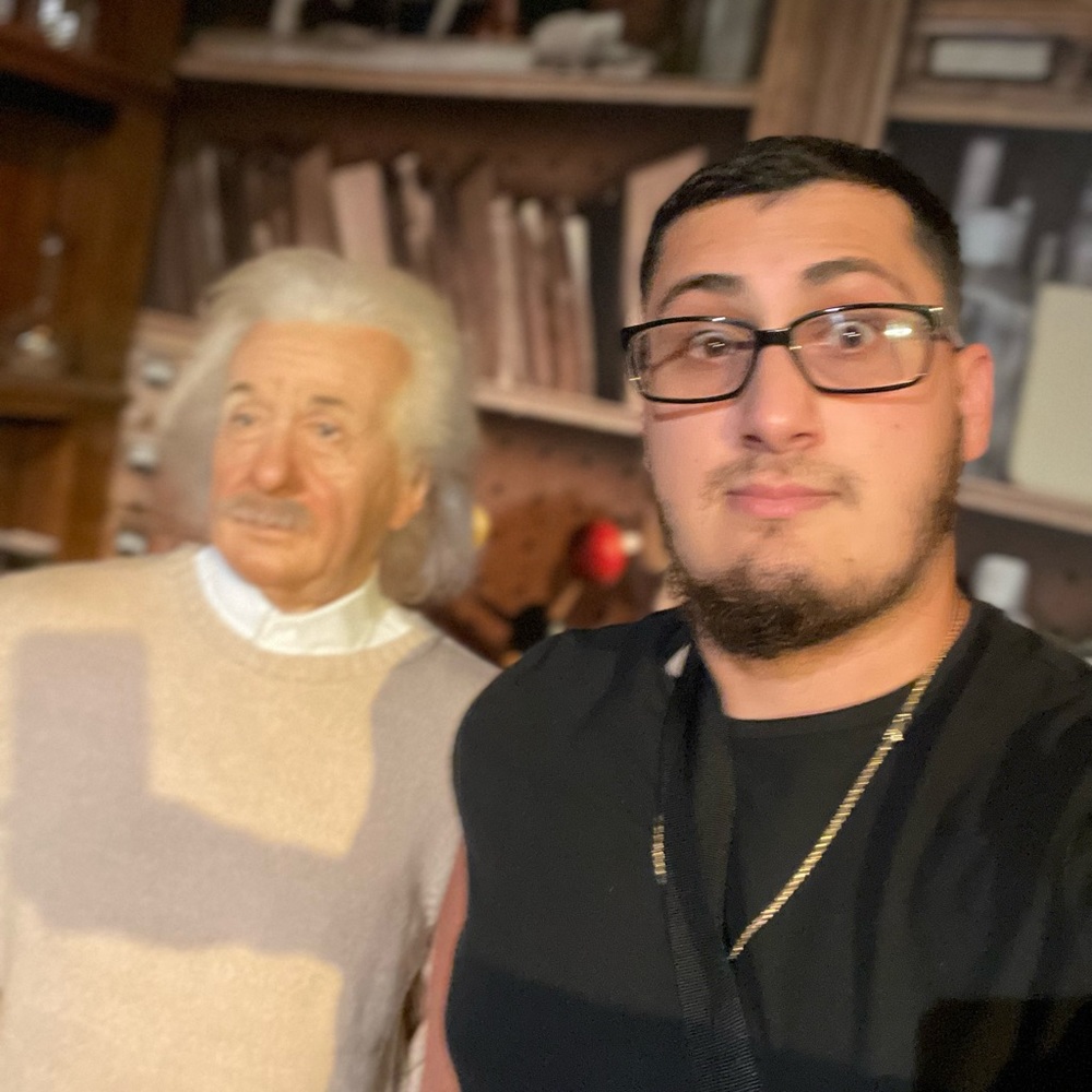 Meet your Posher, Alen